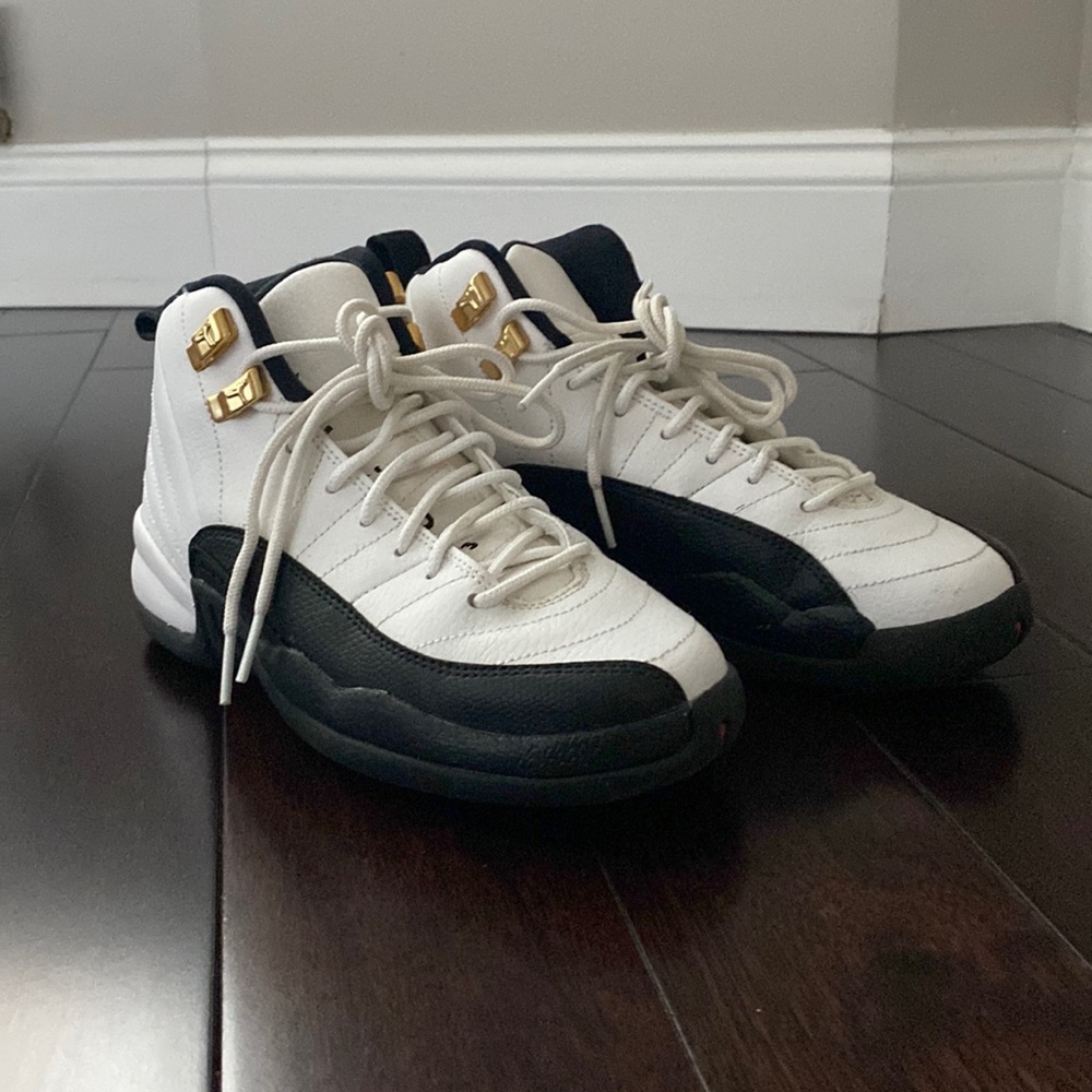 Air Jordan 12 size 4